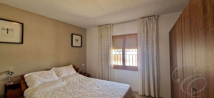 Image No.27-6 Bed Property for sale