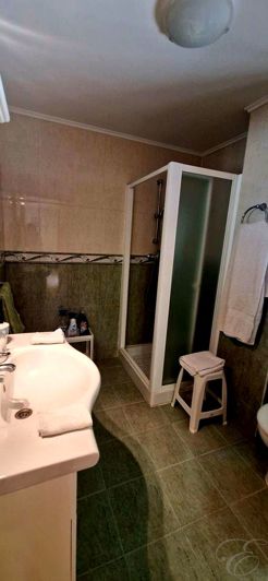 Image No.30-6 Bed Property for sale