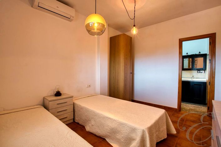 Image No.16-3 Bed Property for sale