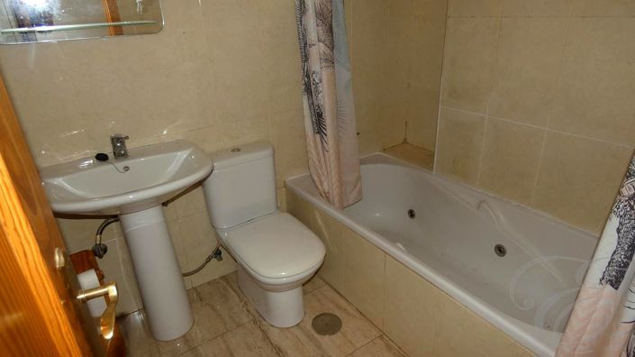 Image No.13-3 Bed Property for sale