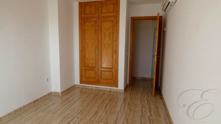 Image No.8-3 Bed Property for sale