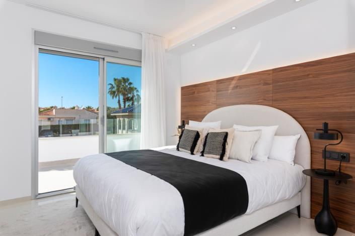 Image No.13-4 Bed Villa for sale