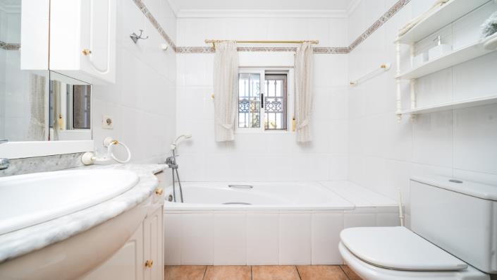 Image No.20-3 Bed Villa for sale