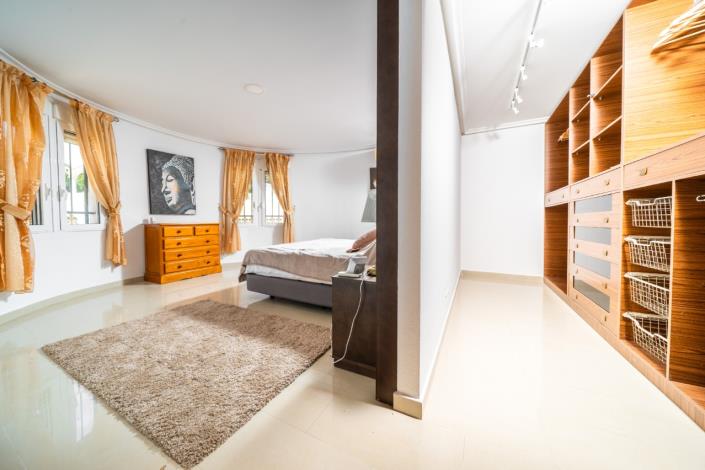 Image No.20-6 Bed Villa for sale