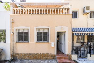 Townhouse-for-Sale-in-La-Marina--2---Portals-