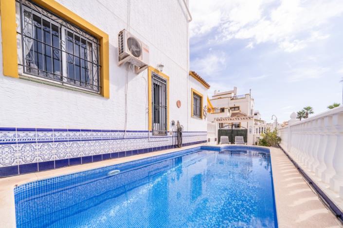 Image No.10-3 Bed Villa for sale