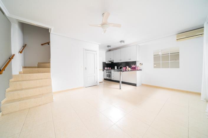 Image No.9-2 Bed Townhouse for sale