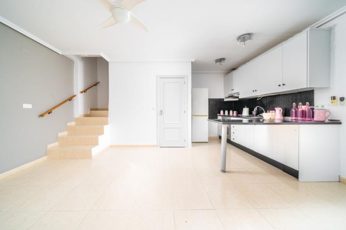 Image No.8-2 Bed Townhouse for sale