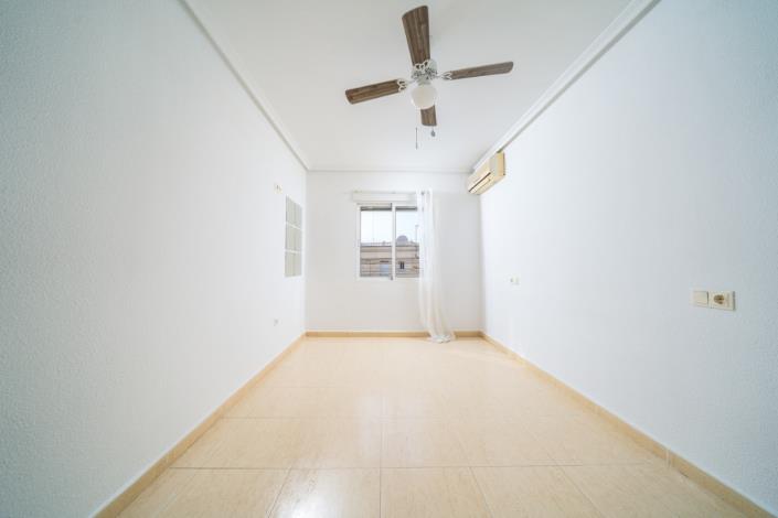 Image No.15-2 Bed Townhouse for sale