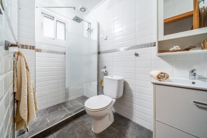 Image No.17-2 Bed Townhouse for sale