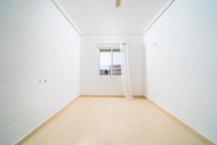 Image No.18-2 Bed Townhouse for sale