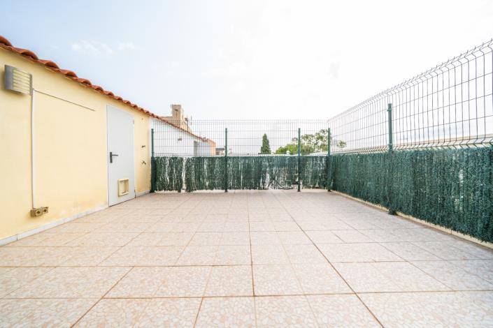 Image No.23-2 Bed Townhouse for sale