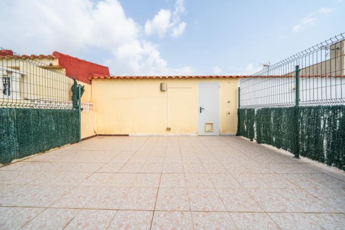 Image No.25-2 Bed Townhouse for sale