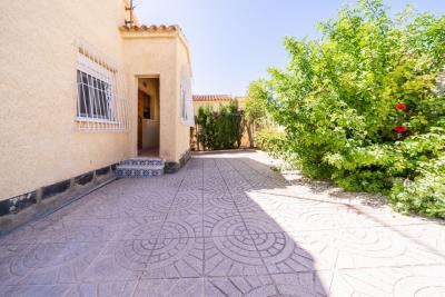 Detached-Property-for-sale-in-La-Marina---3---Portals-