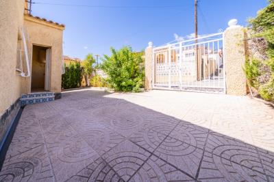 Detached-Property-for-sale-in-La-Marina---4---Portals-