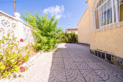 Detached-Property-for-sale-in-La-Marina---5---Portals-