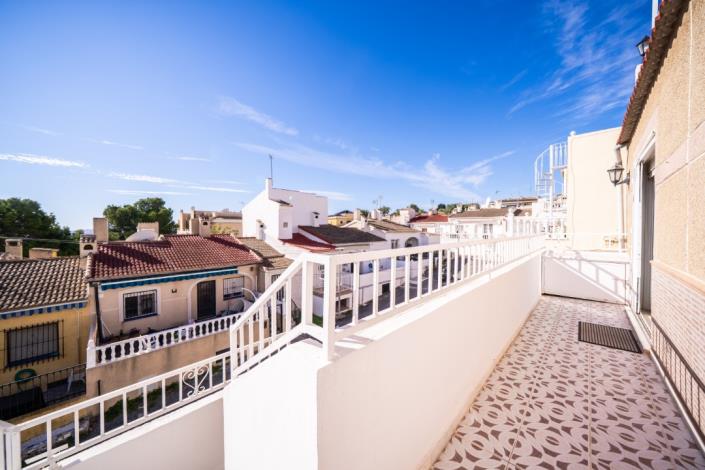 Image No.20-4 Bed Townhouse for sale