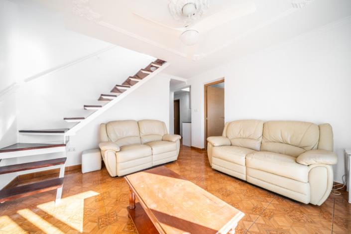 Image No.22-4 Bed Townhouse for sale