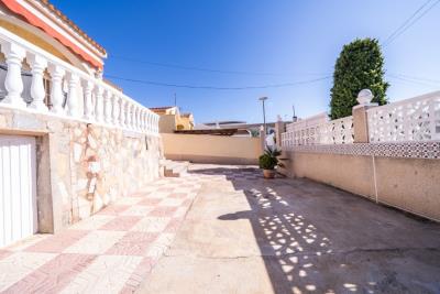 Detached-Property-for-sale-in-La-Marina--7---Portals-