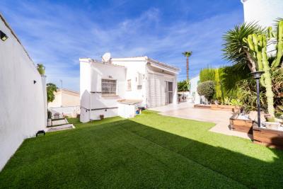 Detached-Villa-for-sale-in-La-Marina--7---Portals-