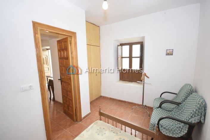 Image No.15-Maison de campagne de 6 chambres à vendre à Oria