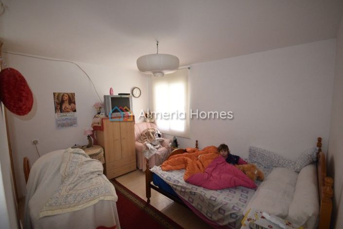 Image No.6-2 Bed Townhouse for sale