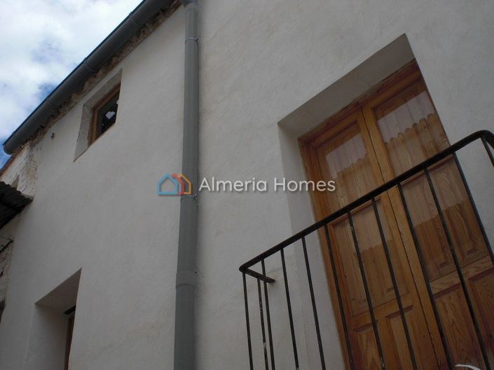 Image No.12-5 Bed Townhouse for sale