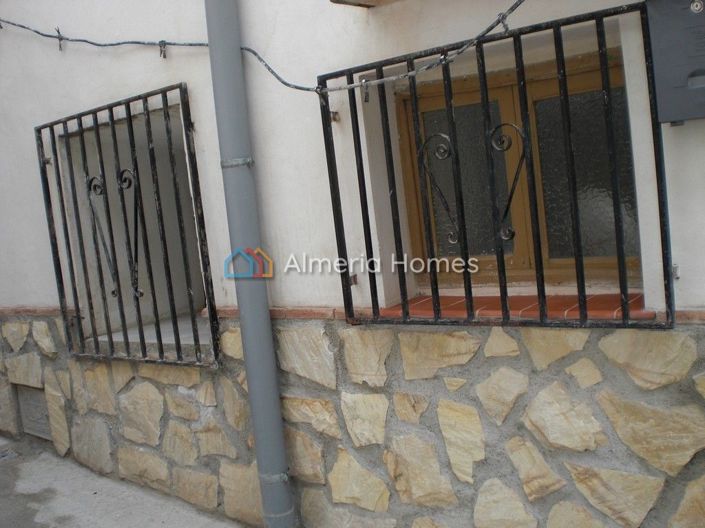 Image No.13-5 Bed Townhouse for sale