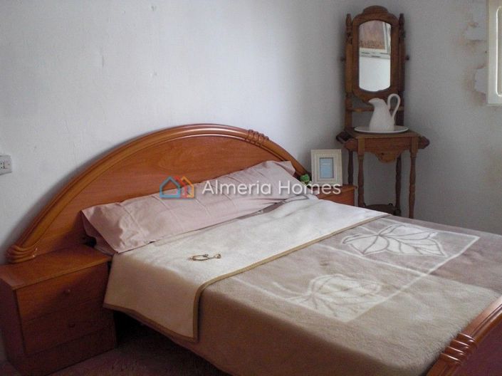 Image No.8-5 Bed Townhouse for sale