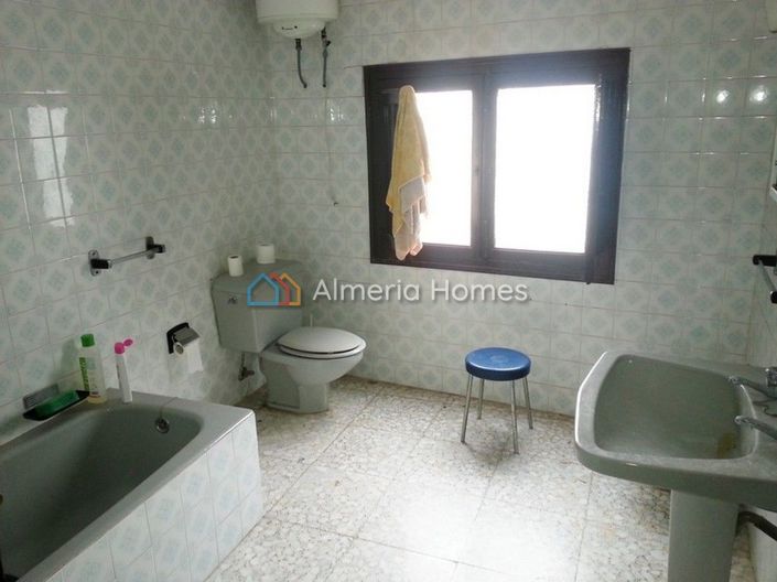 Image No.11-9 Bed Townhouse for sale