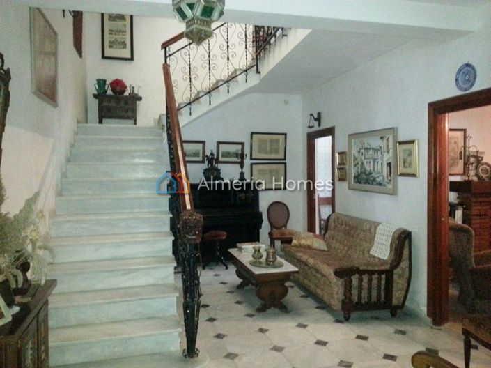 Image No.4-9 Bed Townhouse for sale