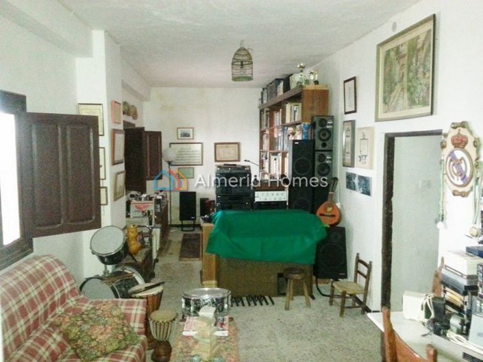 Image No.6-9 Bed Townhouse for sale