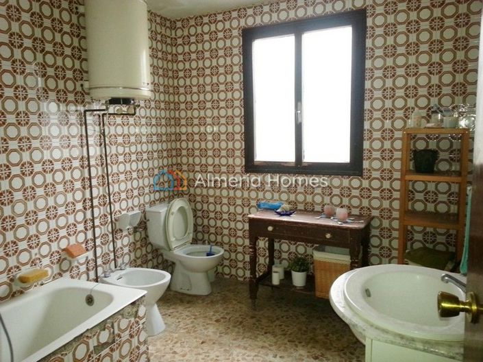 Image No.9-9 Bed Townhouse for sale