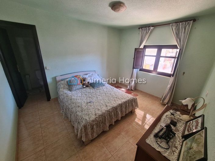 Image No.14-5 Bed Townhouse for sale