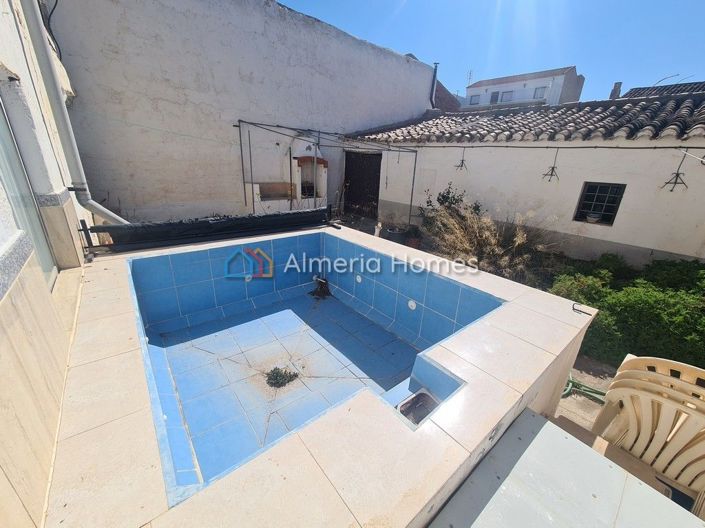 Image No.16-5 Bed Townhouse for sale