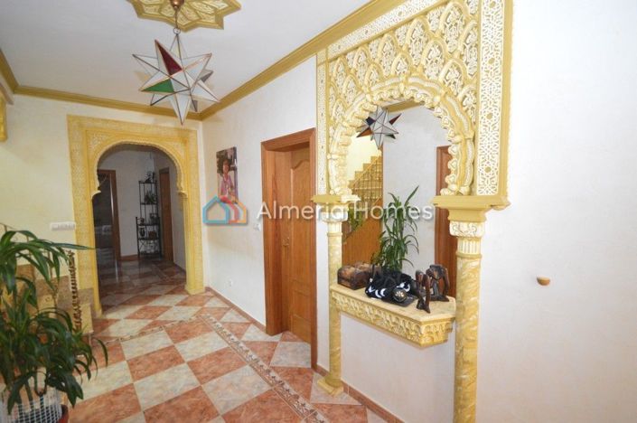 Image No.3-4 Bed Villa for sale