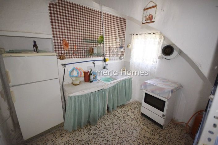 Image No.5-8 Bed Country House for sale