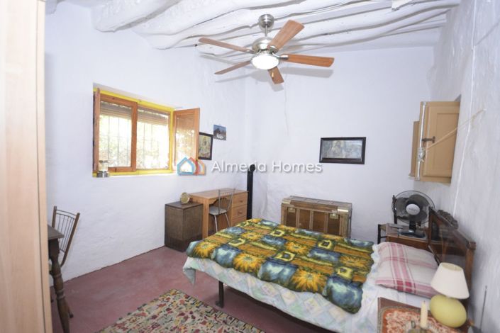 Image No.14-3 Bed Townhouse for sale