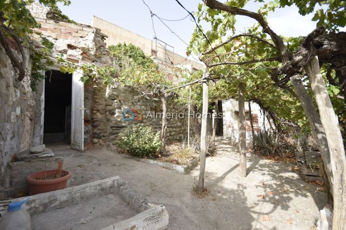 Image No.21-3 Bed Townhouse for sale