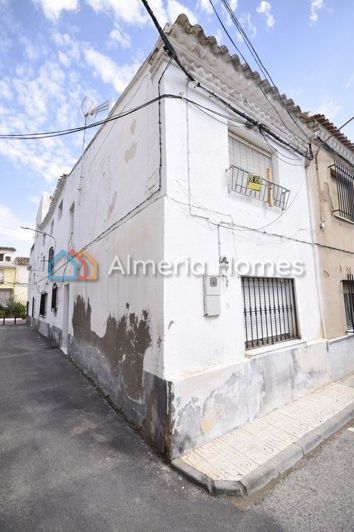 Image No.14-6 Bed Townhouse for sale