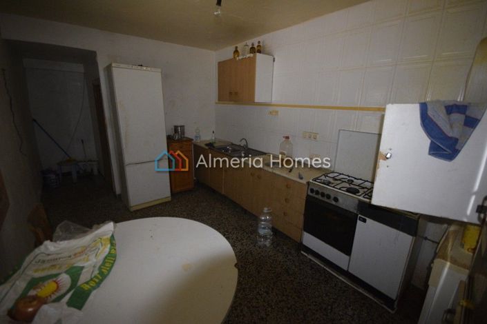 Image No.4-6 Bed Townhouse for sale