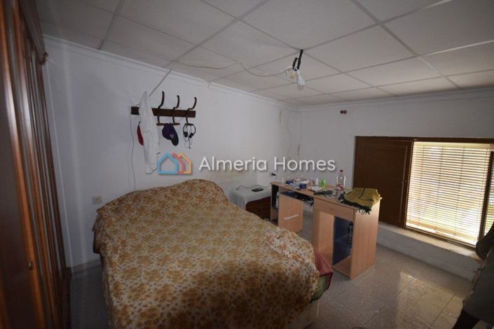 Image No.7-6 Bed Townhouse for sale