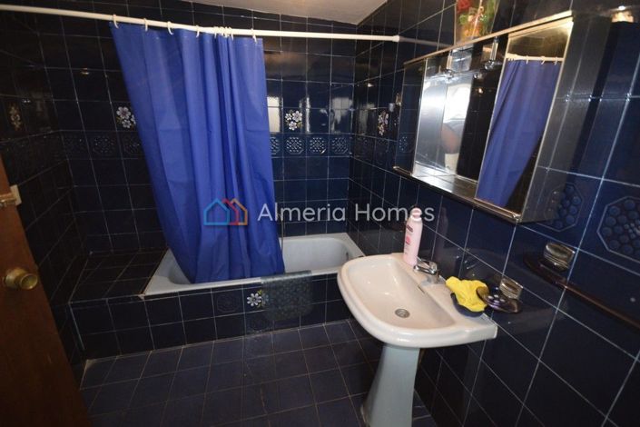 Image No.4-4 Bed Townhouse for sale