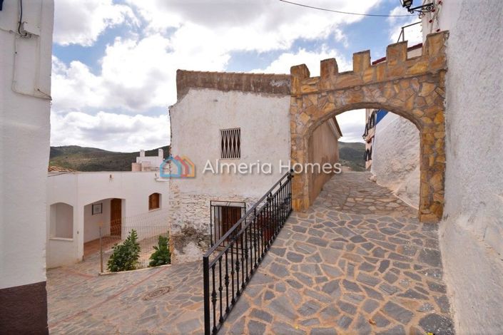 Image No.9-3 Bed Townhouse for sale