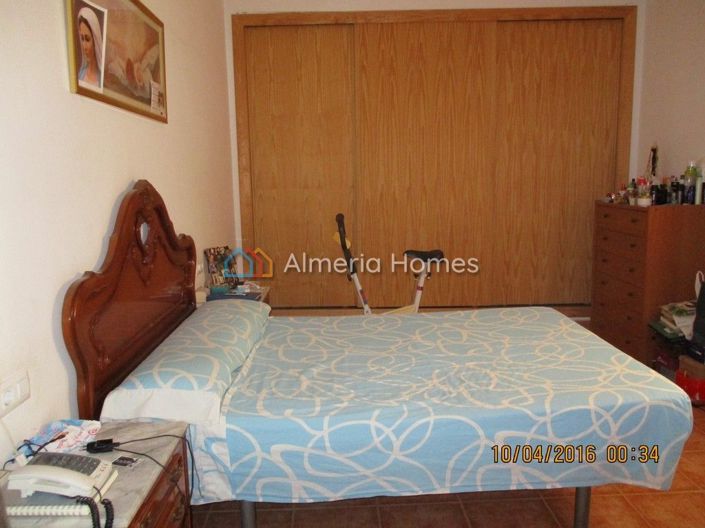 Image No.3-4 Bed Townhouse for sale