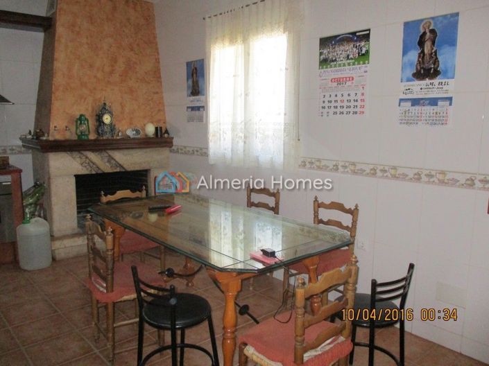 Image No.4-4 Bed Townhouse for sale