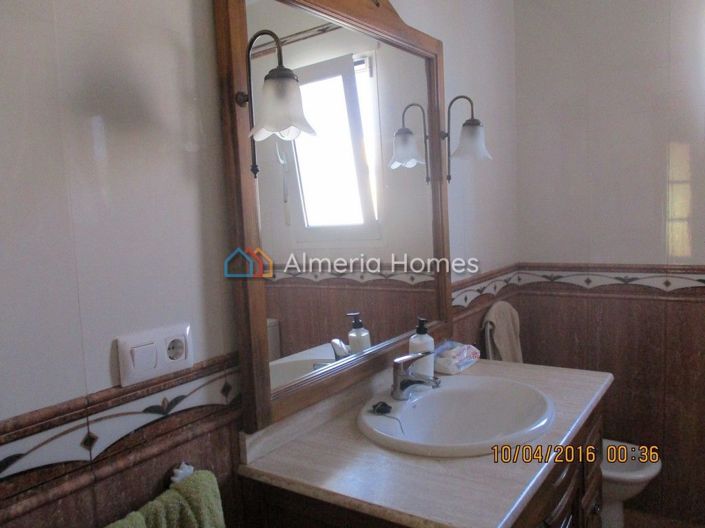 Image No.7-4 Bed Townhouse for sale