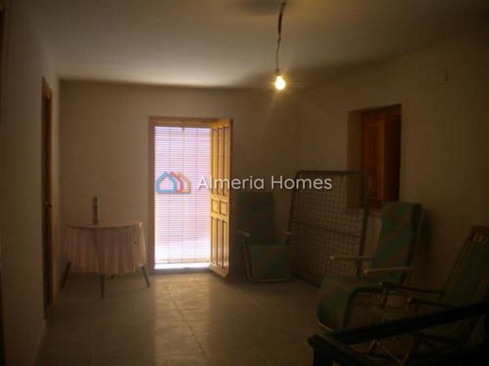 Image No.12-6 Bed Townhouse for sale