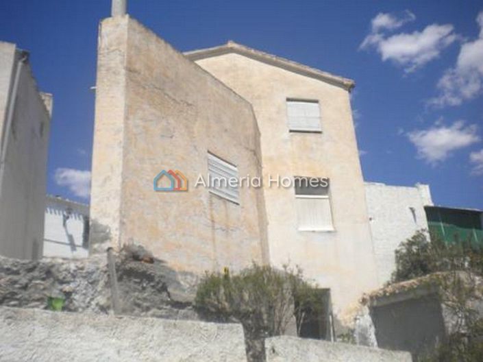 Image No.2-6 Bed Townhouse for sale