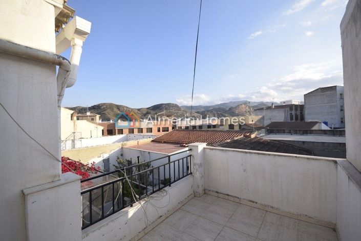 Image No.19-4 Bed Townhouse for sale